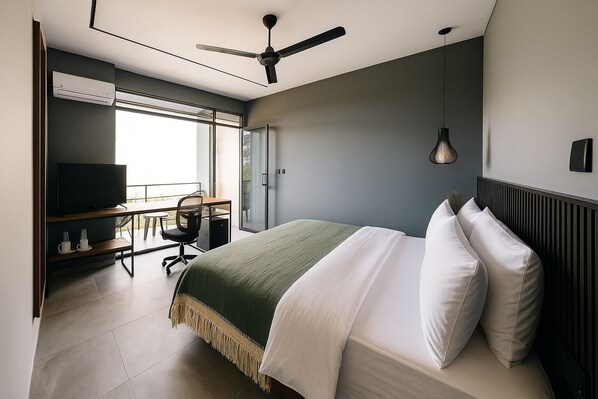 Desk, laptop workspace, iron/ironing board, free WiFi