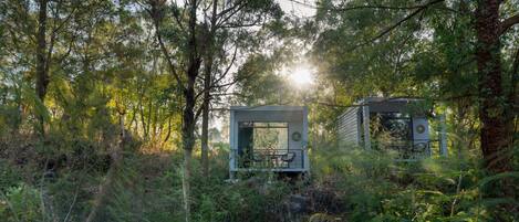 Skrivebord, arbejdsområde til bærbare computere, strygejern/strygebræt