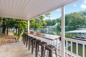 Property grounds - 5br, 3bath Lakefront Retreat w/dock and grill (Edwards)