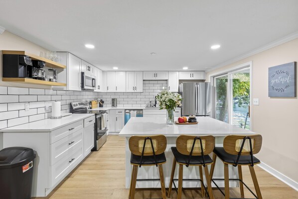 Private kitchen - 5br, 3bath Lakefront Retreat w/dock and grill (Edwards)