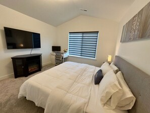 3 habitaciones, tabla de planchar con plancha, wifi y ropa de cama