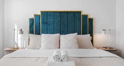 Massive 8BR Home in Hayward– Comfort & Convenience