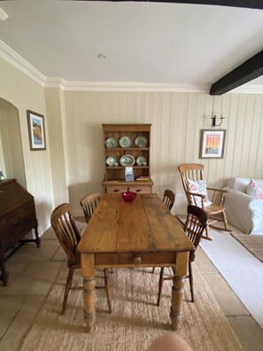 Dining - Cosy Cottage Over Malmesbury Abbey (Malmesbury)