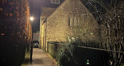 Cosy Cottage Over Malmesbury Abbey