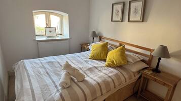Room, Pets allowed, Garden View | Desk, free WiFi