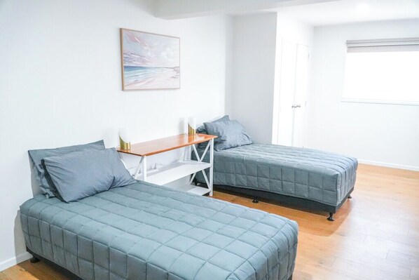 2 bedrooms, internet, bed sheets