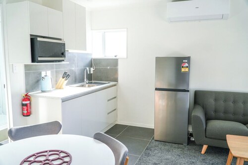 Newly renovated two-bedroom unit in Central Taupō - Pet-Friendly & Free Parking