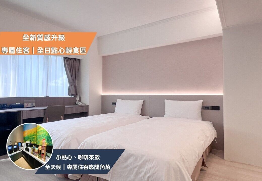 Desk, blackout curtains, free WiFi