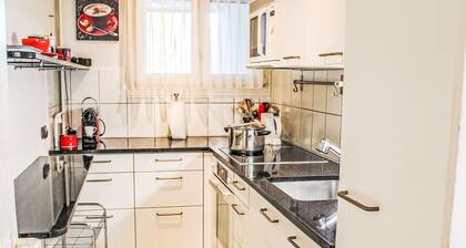 Schöne Wohnung für 6 Leute mit W-LAN, Pool, TV, Balkon und Parkplatz