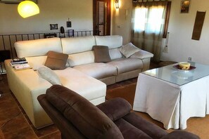 TV, fireplace, DVD player