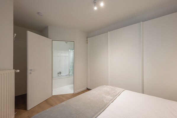 2 bedrooms, iron/ironing board