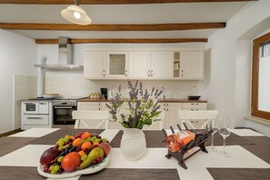 Dining - Villa The Mulberry Stonehouse (Istria - Tomišići) (Tomišići)