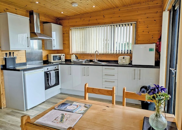 冰箱、烤箱、炉灶、烤面包机