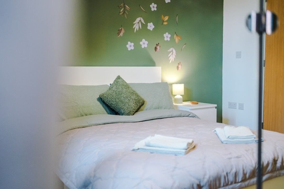 2 bedrooms, iron/ironing board, free WiFi, bed sheets