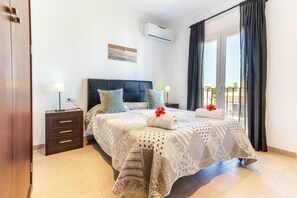 3 bedrooms, iron/ironing board, bed sheets