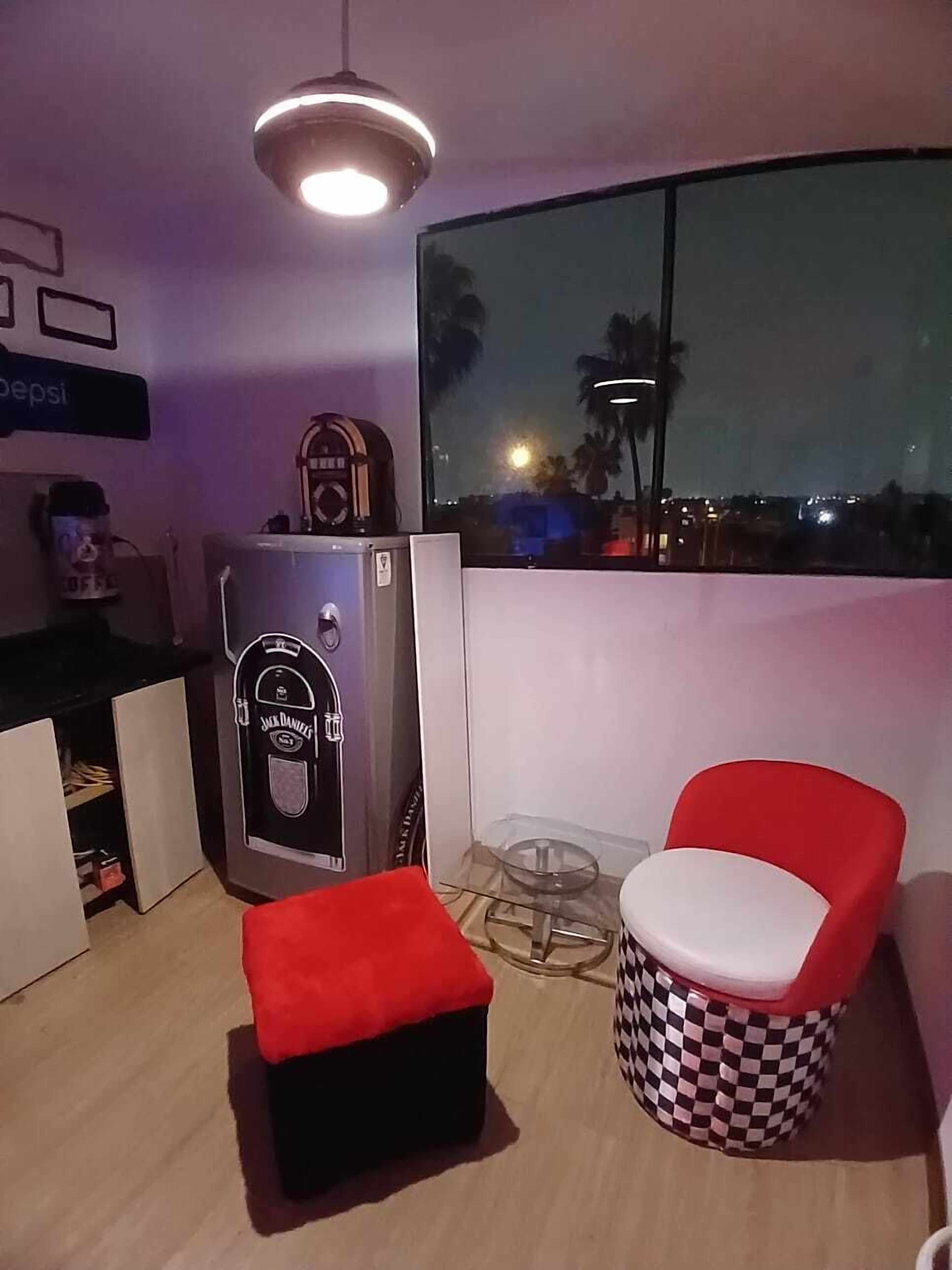 迷你冰箱、微波炉、洗碗机、厨具/餐具