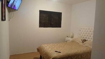 Minibar, Schreibtisch, laptopgeeigneter Arbeitsplatz, kostenloses WLAN