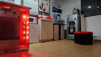 Minibar, bàn, khu vực làm việc phù hợp cho laptop