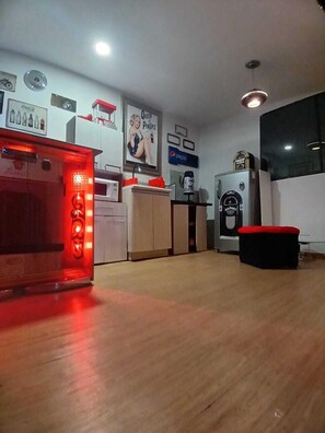 Minibar, Schreibtisch, laptopgeeigneter Arbeitsplatz, kostenloses WLAN