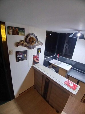 Quarto casal standard, vista para a cidade | Área de estar | TV LED 32 polegadas com canais a cabo