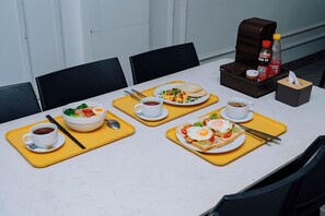Termasuk sarapan Inggeris setiap hari 