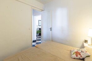 2 室のベッドルーム、アイロン / アイロン台、インターネット、ベッドシーツ