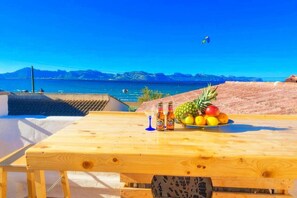 تناول الطعام بالخارج