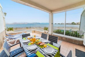 Outdoor dining - Beachfront house in Alcudia (Alcúdia)