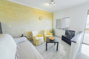 2 bedrooms, desk, iron/ironing board, travel crib