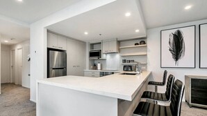 Unclassified image, 3 of 49, button - Water Views, Pool & Parking 2-Bed CBD (Auckland)