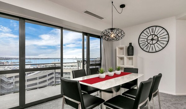 Dining - QV Stays Spacious City Retreat (Auckland)