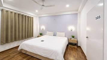 Habitación Deluxe doble | Ropa de cama hipoalergénica, escritorio, wifi gratis