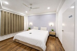 Deluxe Double Room | Hypo-allergenic bedding, desk, free WiFi