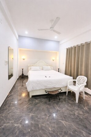 Exterior -  Hotel The White House Varanasi  (Varanasi)