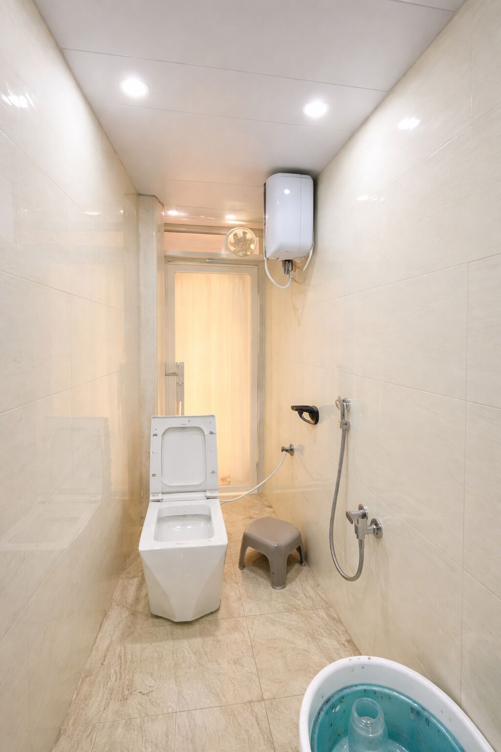 Produtos de toalete grátis, toalhas de banho, sabonete, shampoo