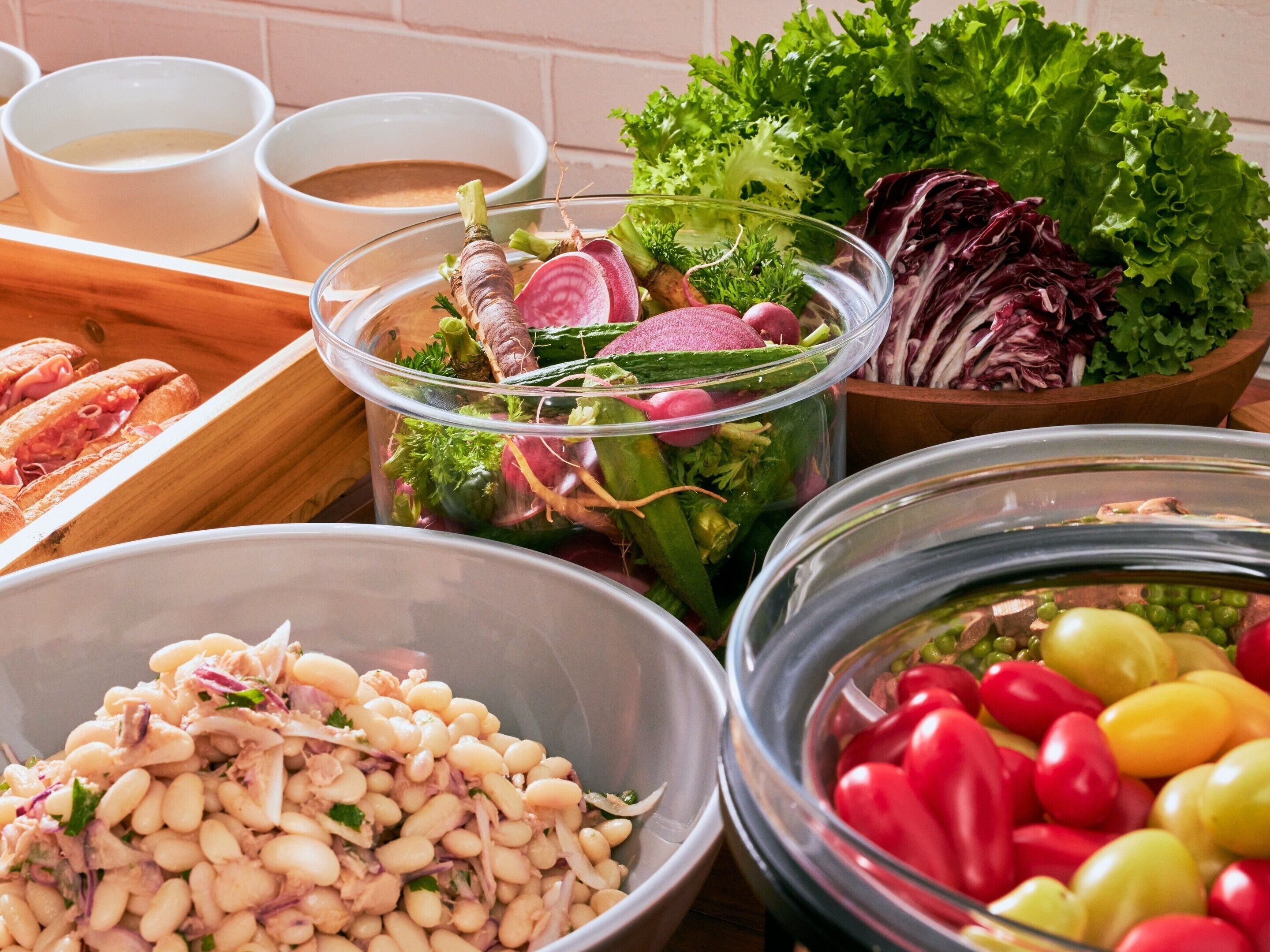 Daily buffet breakfast (JPY 2800 per person)