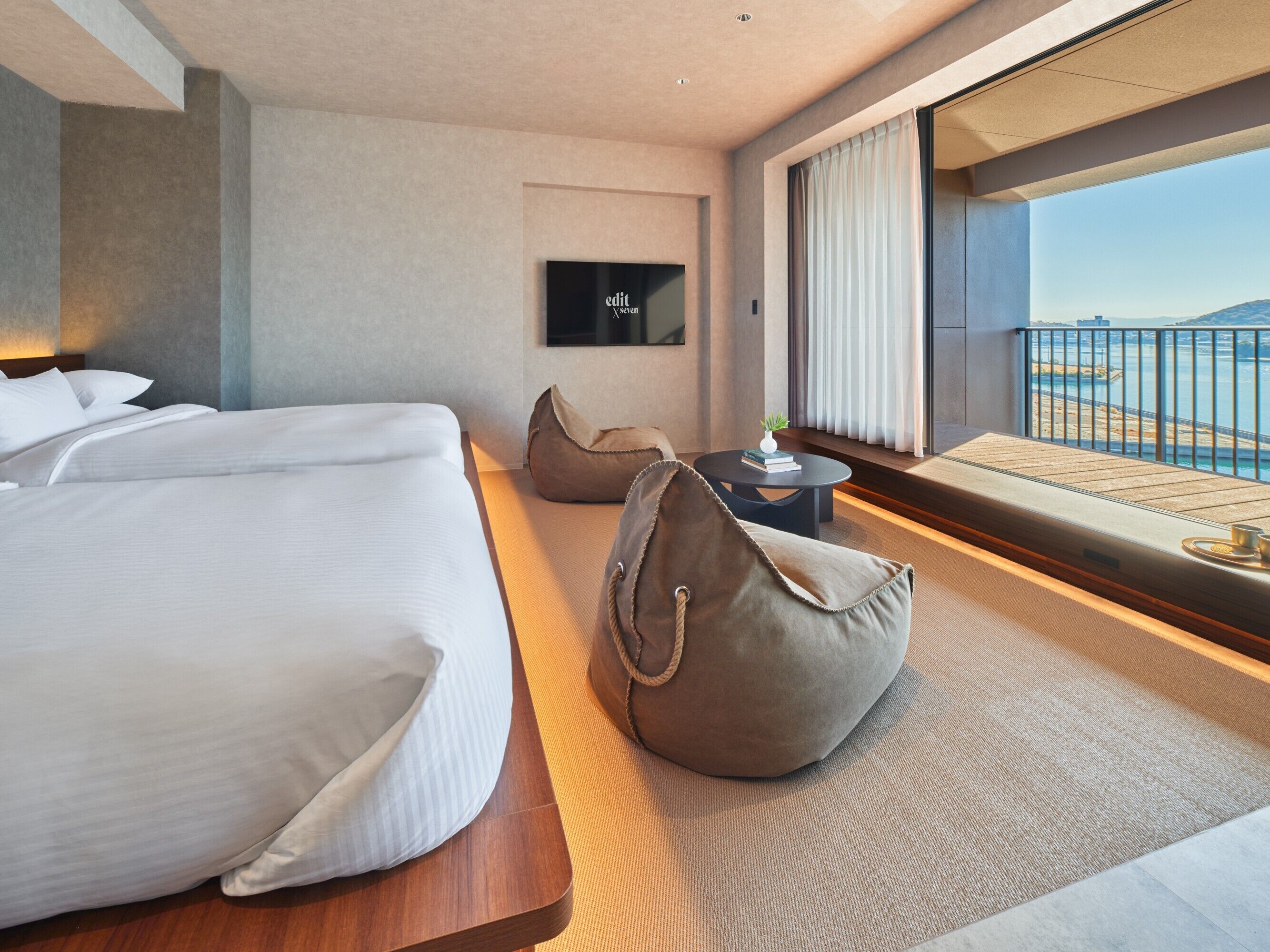 日式客房, 无烟房 (Modern, East Wing) | 客房内保险箱、办公桌、免费 WiFi、床单