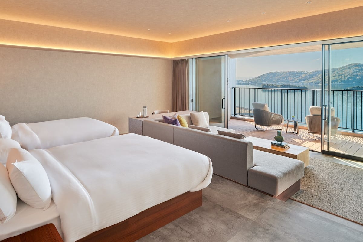 Superior Twin Room with Ocean view, East Wing, Non Smoking | In-room safe, desk, WiFi (free), bed sheets