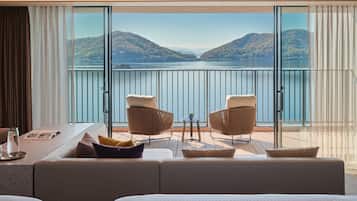 Superior Twin Room, East Wing, Non Smoking | In-room safe, desk, free WiFi, bed sheets