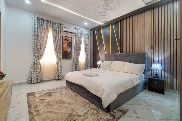 2 bedrooms, iron/ironing board, free WiFi, bed sheets - Proximity to several beaches | Playground | Pool | Gym | Table Tennis |Free WiFi (Lekki)