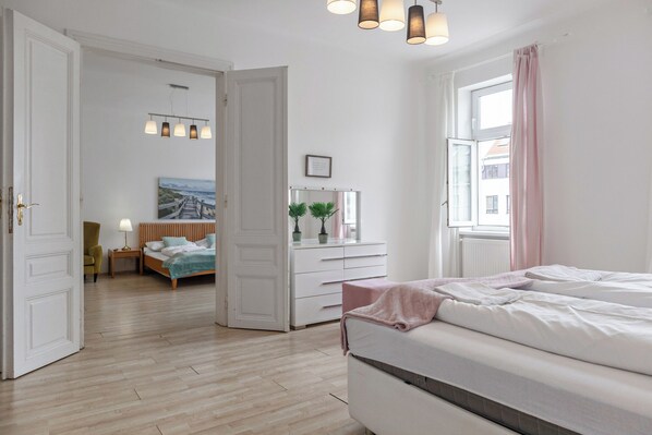 غرفة بتجهيزات أساسية | إطلالة الغرفة