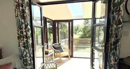 Your peaceful home away from home - Harry's Lakeside hideout.