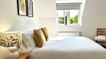 2 bedrooms, desk, iron/ironing board, free WiFi