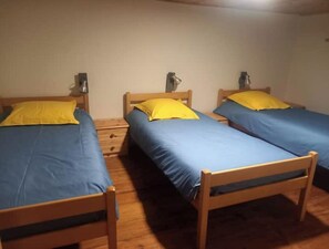 3 soverom, strykejern/-brett, reiseseng for barn og wi-fi (inkludert)