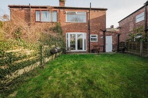 Exterior - Cosy 3 bed home, near Co op live & close to City Centre (Manchester)