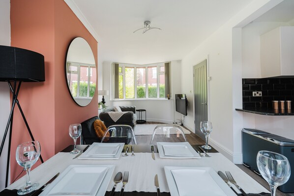 Interior - Cosy 3 bed home, near Co op live & close to City Centre (Manchester)