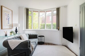Smart TV - Cosy 3 bed home, near Co op live & close to City Centre (Manchester)