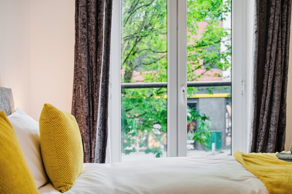 4 bedrooms, desk, iron/ironing board, free WiFi