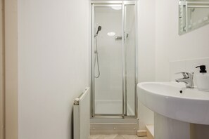 Douche, sèche-cheveux