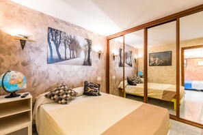 4 bedrooms, desk, iron/ironing board, travel crib